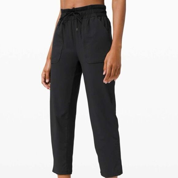 Lululemon Beyond The Studio Crop Pants Black Size 8 - Picture 1 of 9
